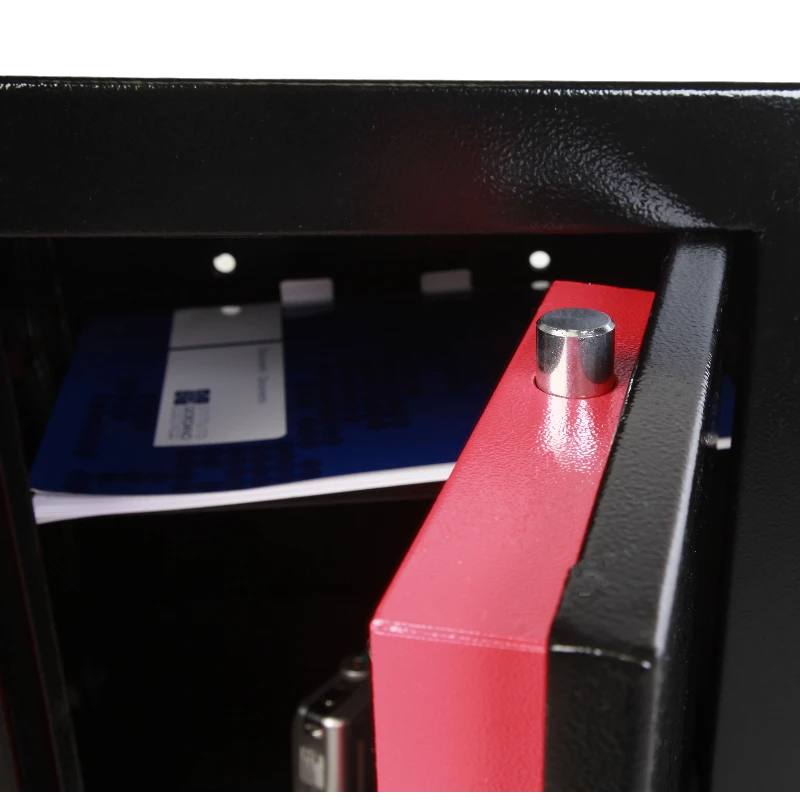 Coffre-fort Technomax Home Safe HS20 porte ouverte avec vue sur l’étagère de rangement supérieure